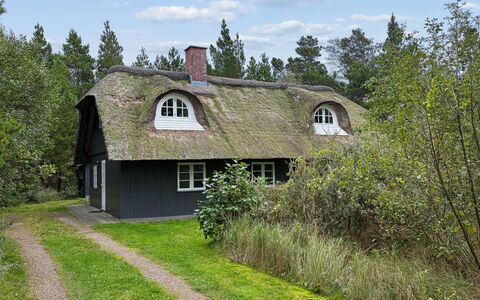 Volmar - 3.5Km from the Sea: Svømmepøl, Bjergkæde, Eco Hotel, Udvej, Estate, Dal, Villa, Landscaping, Ferieby, Backyard
