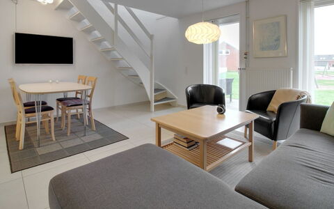Ennike - 2.3Km from the Sea: Græs, Hus, Tag, Hjem, Sommerhus, Busk, Land Lot, Landdistrikt, Stuehus, Bunddække