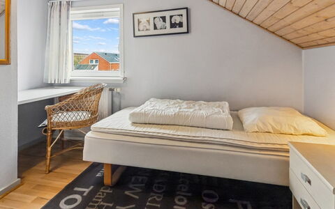 Nilaus - 2.3Km from the Sea: Seng, Soveværelse, Etage, Indretning, Gulvbelægning, Sengetøj, Sengetøj, Træ, Loft, Sengetøj