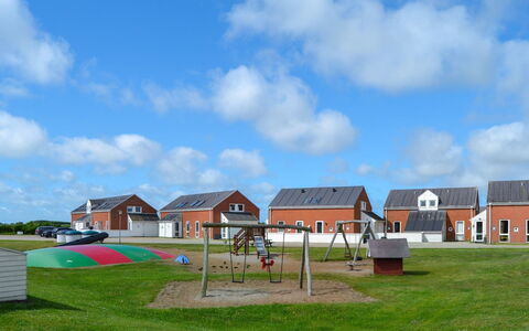 Nilaus - 2.3Km from the Sea: Græs, Hus, Tag, Boligområde, Hjem, Land Lot, Almindeligt, Menneskelig Bosættelse, Lawn, Sommerhus