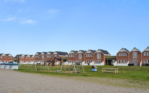 Terje - 2.3Km from the Sea: Bygning, Hus, Vindue, Hjem, Tag, Boligområde, Busk, Sommerhus, Land Lot