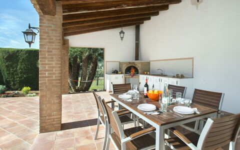 Villa Armonia: Sky, Himmel, Vand, Udendørs Møbler, Skygge, Bord, Udendørs Bord, Stol, Ejerlejlighed, Veranda