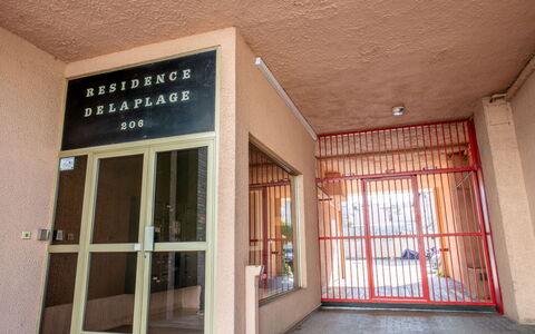 Résidence de la Plage: Træ, Etage, Facade, Mursten, Gulvbelægning, Kompositmateriale, Hårdttræ, Bygning