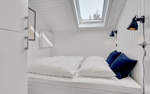 Alfwin - 3Km from the Sea: Soveværelse, Seng, Indretning, Træ, Sengetøj, Sengetøj, Loft, Etage, Gulvbelægning, Sengetøj