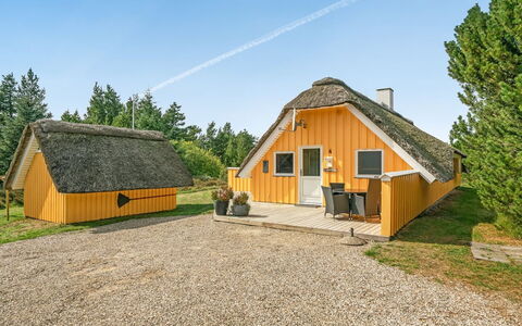 Wale - 3.3Km from the Sea: Tag, Hus, Land Lot, Hjem, Sommerhus, Estate, Garden Bygninger, Skygge, Bjælkehytte, Landscaping