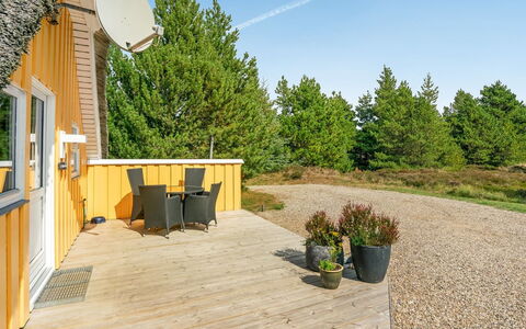Wale - 3.3Km from the Sea: Tag, Hus, Land Lot, Hjem, Sommerhus, Estate, Garden Bygninger, Skygge, Bjælkehytte, Landscaping