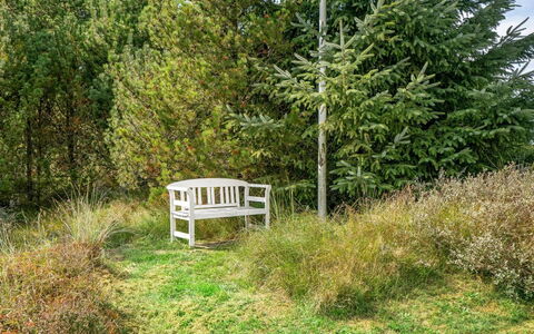 Wale - 3.3Km from the Sea: Tag, Hus, Land Lot, Hjem, Sommerhus, Estate, Garden Bygninger, Skygge, Bjælkehytte, Landscaping