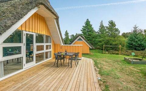 Wale - 3.3Km from the Sea: Tag, Hus, Land Lot, Hjem, Sommerhus, Estate, Garden Bygninger, Skygge, Bjælkehytte, Landscaping
