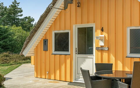 Wale - 3.3Km from the Sea: Tag, Hus, Land Lot, Hjem, Sommerhus, Estate, Garden Bygninger, Skygge, Bjælkehytte, Landscaping