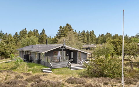 Arjuna - 3.8Km from the Sea: Busk, Urban Design, Bunddække, Mursten, Lejlighed, Estate, Murværk, Altan, Landscaping