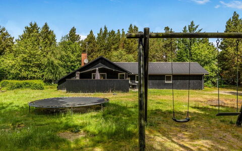Jul - 900M from the Sea: Græs, Land Lot, Landdistrikt, Sommerhus, Lawn, Skygge, Have, Garden Bygninger, Backyard, Landscaping