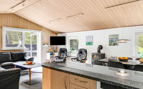 Jul - 900M from the Sea: Indretning, Loft, Møbel, Værelse, Stol, Køkken, Husholdningsapparat, Countertop, Stue, Lysarmatur