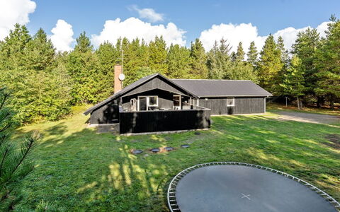 Jul - 900M from the Sea: Sommerhus, Have, Sidespor, Garden Bygninger, Skygge, Gård, Backyard, Lawn, Stuehus, Landscaping