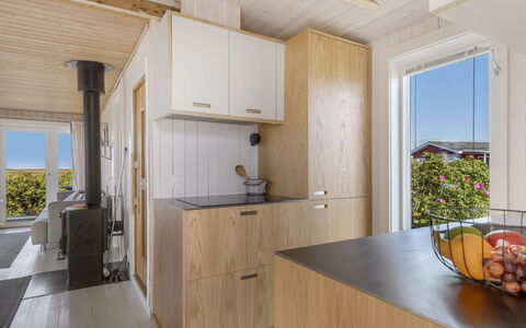 Hermoth - 300M from the Sea: Træ, Gulvbelægning, Etage, Køkken, Indretning, Hårdttræ, Loft, Bejdse, Cabinetry, Countertop