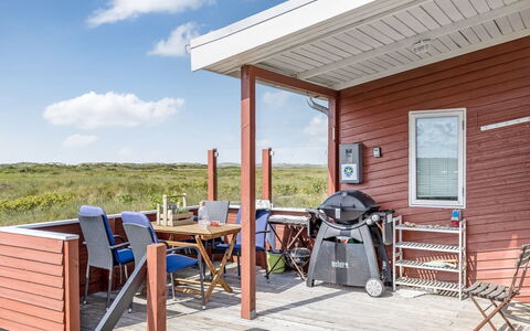 Hermoth - 300M from the Sea: Træ, Dør, Møbel, Dæk, Bejdse, Stol, Veranda, Hårdttræ, Sommerhus, Udendørs Møbler