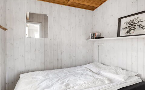 Hermoth - 300M from the Sea: Træ, Gulvbelægning, Soveværelse, Etage, Loft, Sengetøj, Sengetøj, Planke, Seng, Værelse