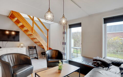 Paula - 2.3Km from the Sea: Møbel, Indretning, Gulvbelægning, Træ, Loft, Etage, Lysarmatur, Værelse, Belysning, Stue
