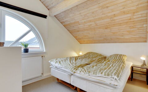 Paula - 2.3Km from the Sea: Træ, Soveværelse, Seng, Loft, Indretning, Gulvbelægning, Etage, Sengetøj, Sengetøj, Bed Frame