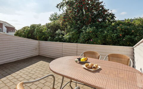 Maylin - 2.3Km from the Sea: Tag, Hus, Land Lot, Hjem, Sommerhus, Estate, Garden Bygninger, Skygge, Bjælkehytte, Landscaping
