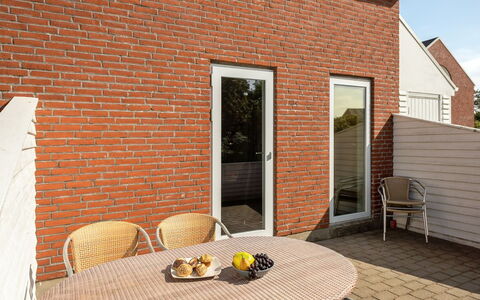 Maylin - 2.3Km from the Sea: Tag, Hus, Land Lot, Hjem, Sommerhus, Estate, Garden Bygninger, Skygge, Bjælkehytte, Landscaping