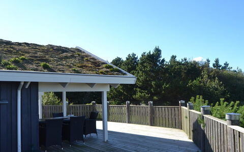 Sakulfuer - 2.5Km from the Sea: Bygning, Hus, Vindue, Hjem, Tag, Boligområde, Busk, Sommerhus, Land Lot