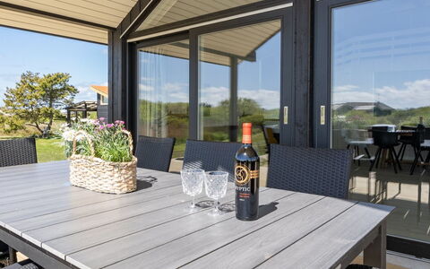 Gubbe - 500M from the Sea: Træ, Møbel, Veranda, Stol, Dæk, Udendørs Møbler, Skygge, Køkken & Spisebord, Hårdttræ, Gårdhave