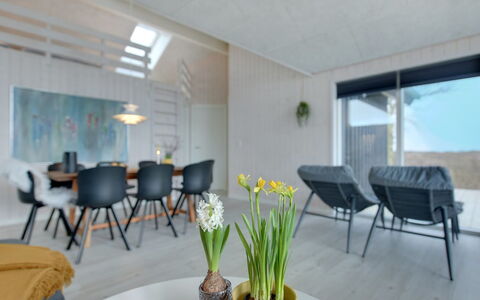 Gubbe - 500M from the Sea: Gulvbelægning, Etage, Loft, Stol, Trægulve, Stue, Køkken & Spisebord, Naturmateriale, Hårdttræ, Kaffebord