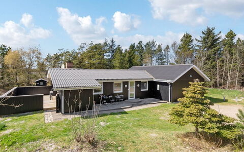Mikaela - 1Km from the Sea: Græs, Hus, Tag, Hjem, Sommerhus, Busk, Land Lot, Landdistrikt, Stuehus, Bunddække