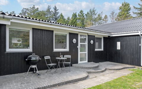 Mikaela - 1Km from the Sea: Græs, Hus, Tag, Hjem, Sommerhus, Busk, Land Lot, Landdistrikt, Stuehus, Bunddække