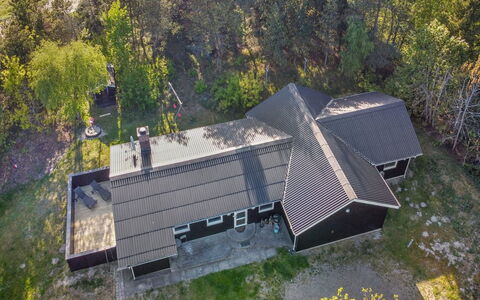 Mikaela - 1Km from the Sea: Græs, Hus, Tag, Hjem, Sommerhus, Busk, Land Lot, Landdistrikt, Stuehus, Bunddække