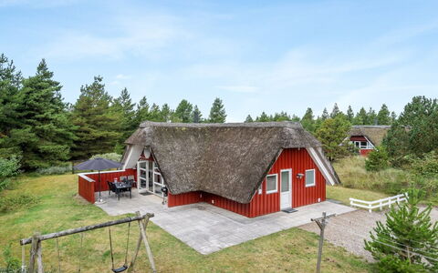 Gunlög - 3.1Km from the Sea: Arkitektur, Tag, Hjem, Kompositmateriale, Dagslys, Sidespor, Indkørsel