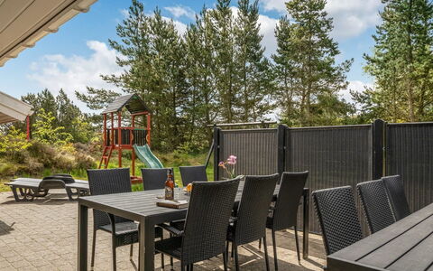 Livni - 3.8Km from the Sea: Møbel, Udendørs Møbler, Bord, Stol, Udendørs Bord, Køkken & Spisebord, Skygge, Have, Landscaping, Kaffebord