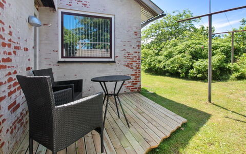 Sylvie - 1.5Km from the Sea: Tag, Hus, Land Lot, Hjem, Sommerhus, Estate, Garden Bygninger, Skygge, Bjælkehytte, Landscaping