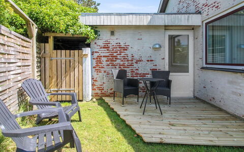 Sylvie - 1.5Km from the Sea: Tag, Hus, Land Lot, Hjem, Sommerhus, Estate, Garden Bygninger, Skygge, Bjælkehytte, Landscaping