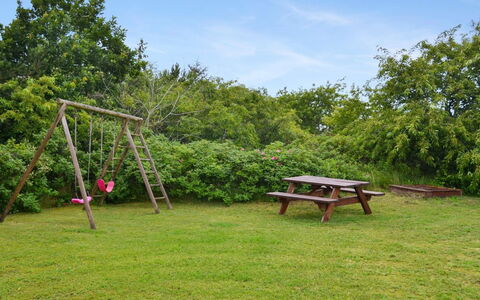 Sylvie - 1.5Km from the Sea: Tag, Hus, Land Lot, Hjem, Sommerhus, Estate, Garden Bygninger, Skygge, Bjælkehytte, Landscaping