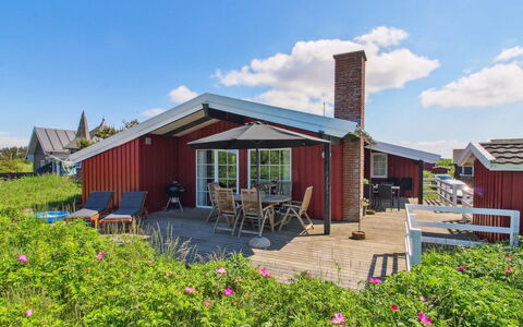 Kalf - 400M from the Sea: Græs, Hus, Tag, Hjem, Sommerhus, Busk, Land Lot, Landdistrikt, Stuehus, Bunddække