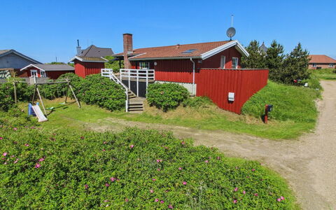 Kalf - 400M from the Sea: Græs, Hus, Tag, Hjem, Sommerhus, Busk, Land Lot, Landdistrikt, Stuehus, Bunddække