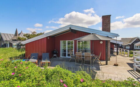 Kalf - 400M from the Sea: Græs, Hus, Tag, Hjem, Sommerhus, Busk, Land Lot, Landdistrikt, Stuehus, Bunddække