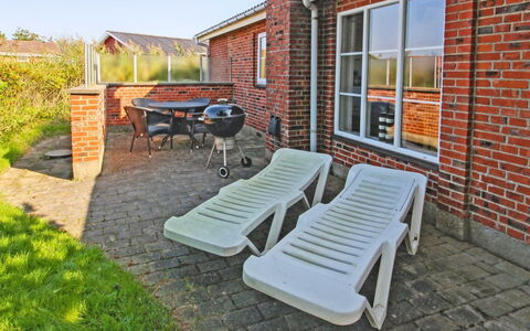 Hendrine - 500M from the Sea: Hus, Tag, Hjem, Sommerhus, Estate, Stuehus, Villa, Veranda, Sidespor