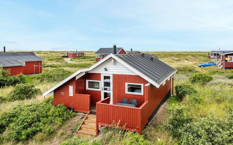 Neia - 640M from the Sea: Tag, Hus, Land Lot, Hjem, Sommerhus, Estate, Garden Bygninger, Skygge, Bjælkehytte, Landscaping