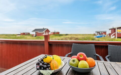 Neia - 640M from the Sea: Tag, Hus, Land Lot, Hjem, Sommerhus, Estate, Garden Bygninger, Skygge, Bjælkehytte, Landscaping