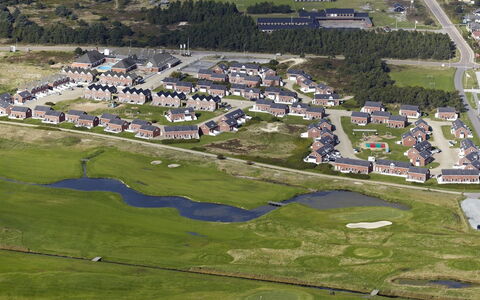 Hugo - 2.5Km from the Sea: Tag, Hus, Hjem, Sommerhus, Dør, Sidespor, Estate, Lawn, Gård, Veranda