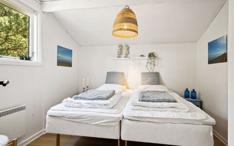 Inga - 1.3Km from the Sea: Soveværelse, Seng, Træ, Indretning, Sengetøj, Sengetøj, Etage, Møbel, Gulvbelægning, Loft