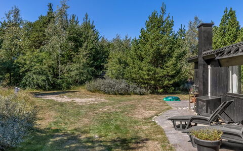 Inga - 1.3Km from the Sea: Busk, Land Lot, Plantesamfund, Have, Skygge, Landscaping, Backyard, Gård, Evergreen