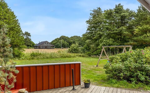 Vivan - 3.8Km from the Sea: Græs, Træ, Land Lot, Have, Lawn, Backyard, Garden Bygninger, Skygge, Sommerhus, Hårdttræ