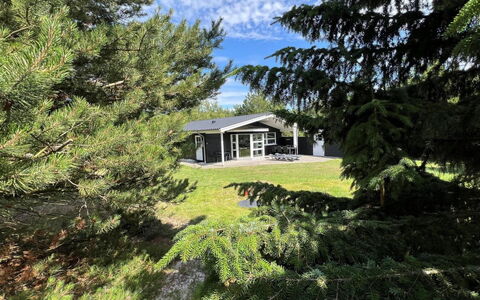 Bogatin - 1Km from the Sea: Busk, Sommerhus, Have, Estate, Lawn, Landscaping, Garden Bygninger, Evergreen, Stuehus