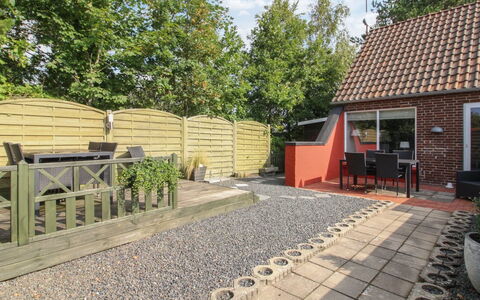Volmer - 3.9Km from the Sea: Busk, Hjem, Have, Tag, Flise, Sommerhus, Backyard, Blomsterkrukke, Gård, Landscaping