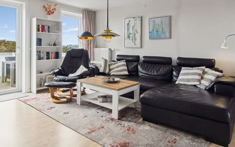 Aappo - 2.3Km from the Sea: Møbel, Indretning, Gulvbelægning, Couch, Etage, Træ, Stue, Trægulve, Værelse, Hjem