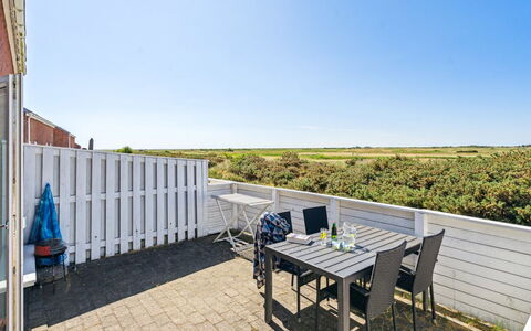 Aappo - 2.3Km from the Sea: Hjem, Estate, Dagslys, Hegn, Villa, Altan, Udendørs Møbler