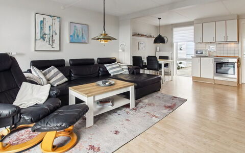 Aappo - 2.3Km from the Sea: Møbel, Indretning, Couch, Gulvbelægning, Træ, Stue, Loft, Etage, Værelse, Trægulve